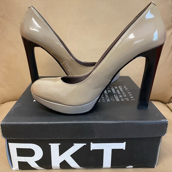MRKT Shoes - MRKT Taupe/Black Heels Sz 9